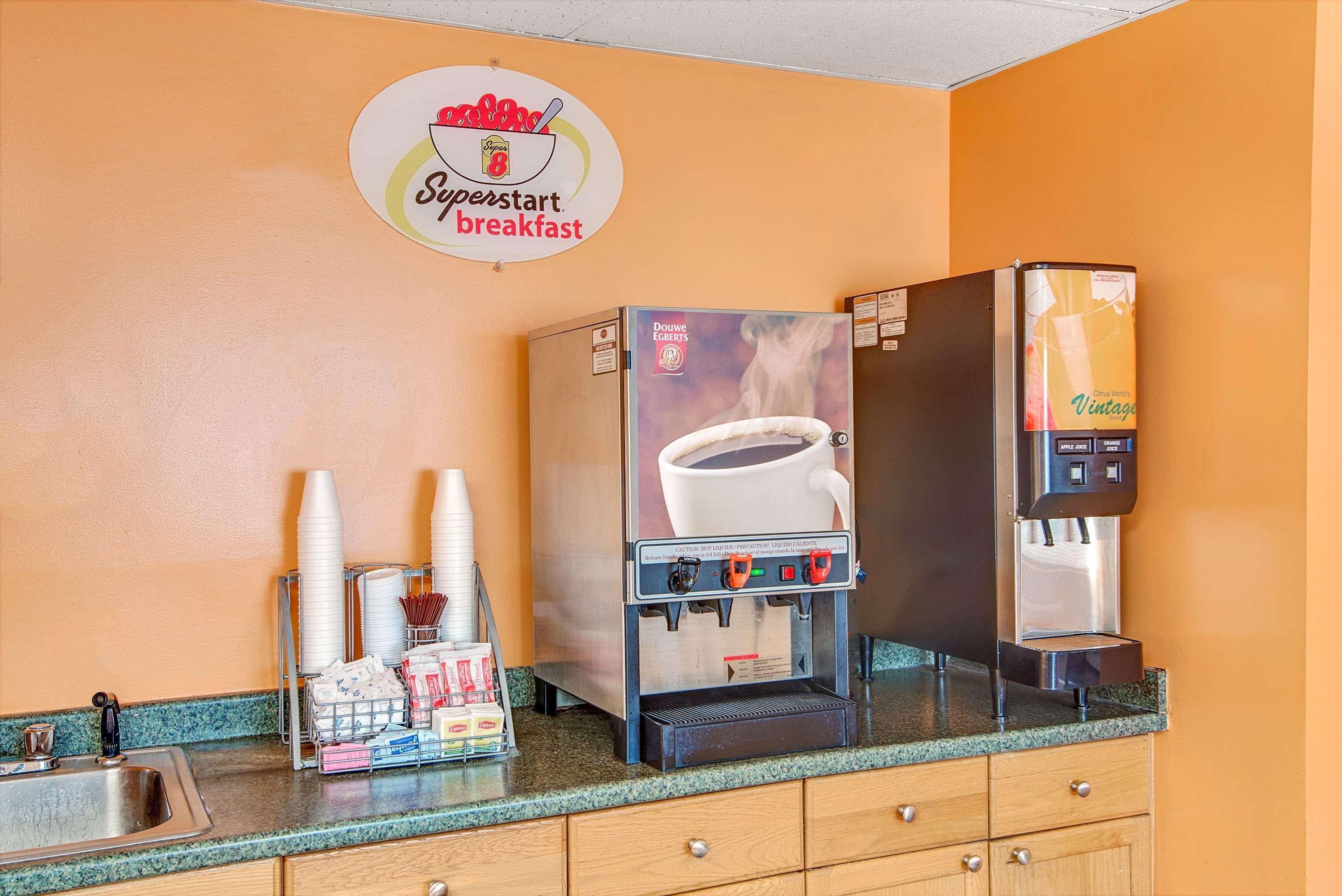 Super 8 By Wyndham Stamford/New York City Area Ngoại thất bức ảnh